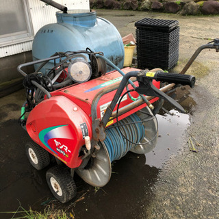 ヤンマー自走式動力噴霧器の画像