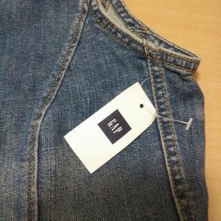 新品タグ付き！GAP  Mサイズ デニムベストの画像
