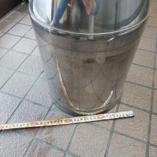 ステンレスミルク缶の画像