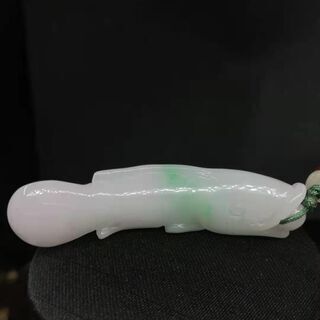 半額セール ミャンマー産 天然本翡翠 ペンダント ネックレス 白と陽緑 金魚 ヒスイA貨 お守り 誕生日プレゼント 富の気を運ぶ財魚 商売繁盛 金運 幸福 鑑別書付の画像