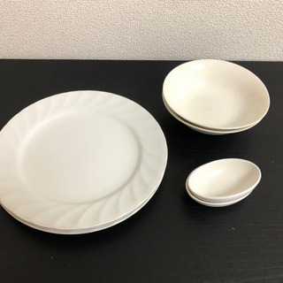 平皿、ボウル、醤油皿、コップ　各2