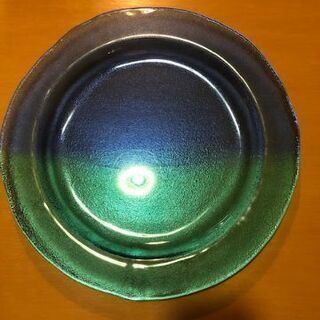 ガラスの大皿を差し上げます。