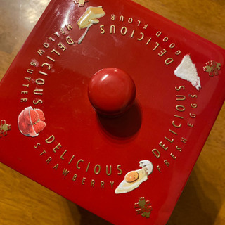 可愛い缶🍓　お菓子入れ　小麦粉　バター　卵の画像