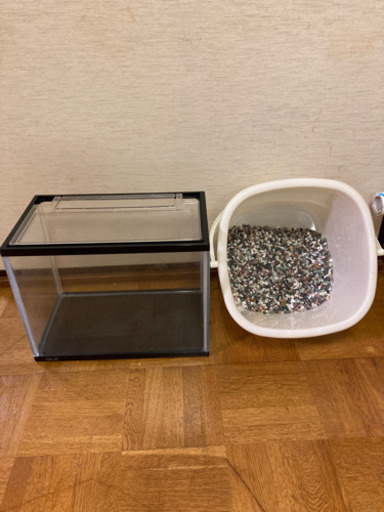 GEX 水槽、水槽の中に入れる底砂