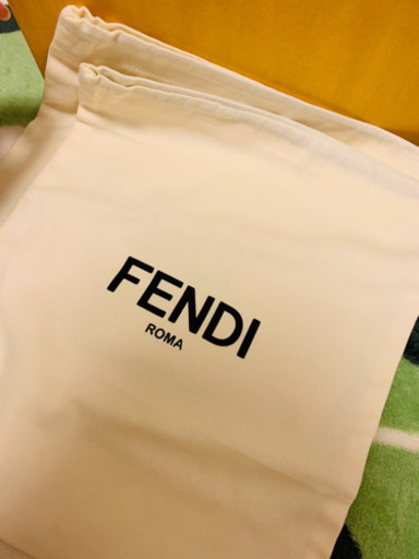 FENDIのサンダルになります。