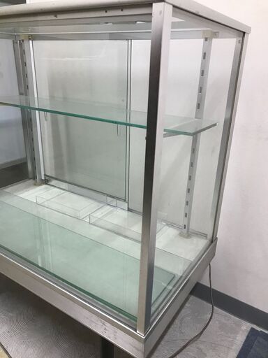 ガラスショーケース