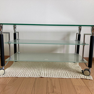 0円で差し上げます。ガラス製のテレビボードです。ご興味ある方はご連絡お待ちしております。の画像
