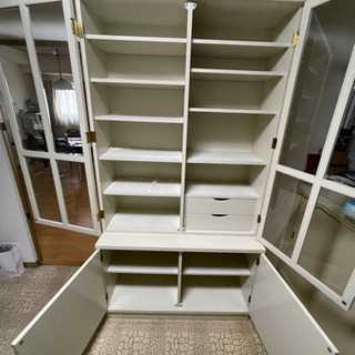 美品　充実の収納スペース　食器棚