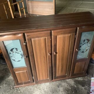壊れた下駄箱です。無料です。