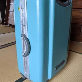 大型スーツケースの画像