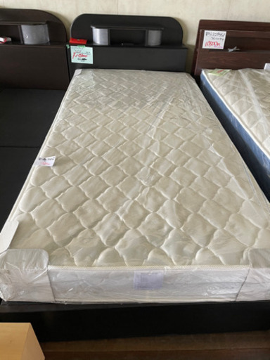 シングルベッド！新品マットレス付きです！