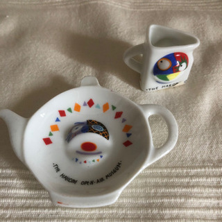 ティバッグソーサーとピッチャーの画像