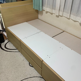 【譲ります】ベッドフレーム 収納付き (状態良)の画像