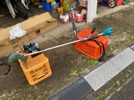 マキタ　充電式草刈機　MUR142UD 14.4V 取説、工具なし