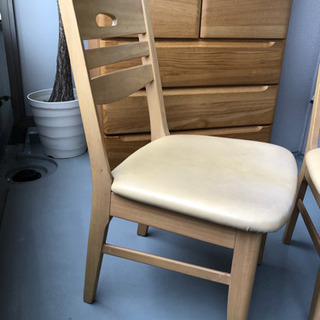 中古品ダイニングチェアー2脚もらってくださいの画像