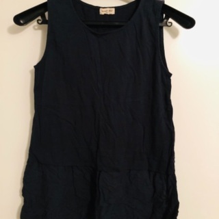 エレガントなネイビーブラックノースリーブタンク