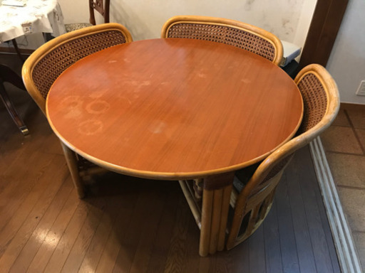 藤のダイニングテーブル