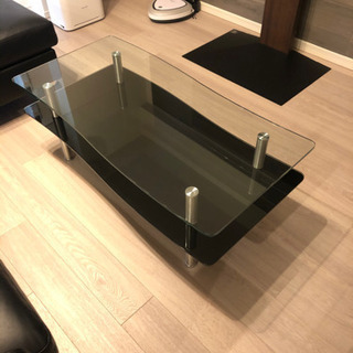 ガラステーブルの画像