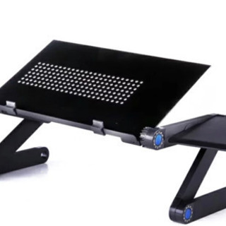 ノートパソコンやタブレットのテーブルの画像