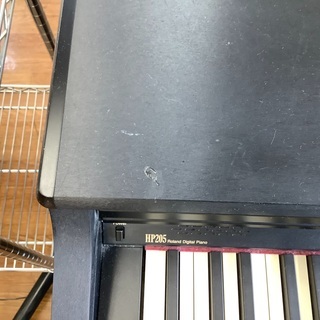 電子ピアノ ROLAND HP205-SB イス付 多数ハガレ有の画像