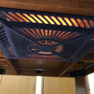 コタツとテーブルの画像