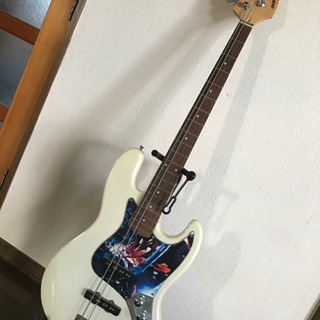 ベースギター🎸白🎶　お譲り先決まりました😌