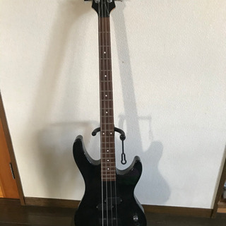 ベースギター🎸黒🎶　お譲り先が決まりました😌