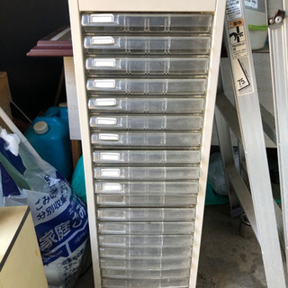 引き出し　棚