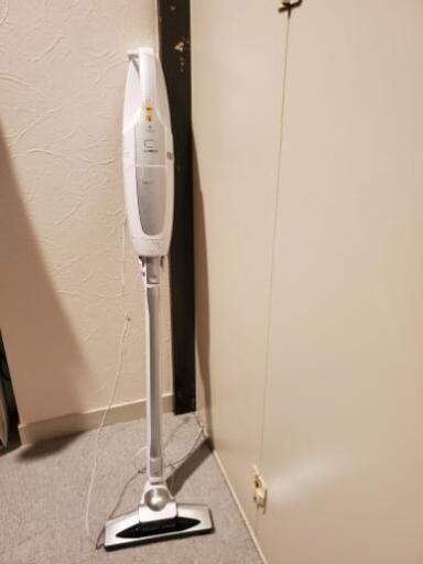 アイリスオーヤマ 1.3キロ超軽量コードレス掃除機  IC-SLDC1