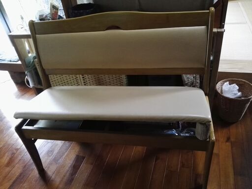 収納付きベンチシート