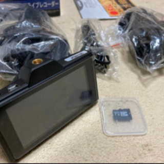 フロント200万画素　リア100万画素　前後2カメラ　監視記録　ドライブレコーダー　32GBカード付　取付OKの画像