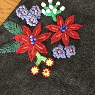 ハンドメイド ツーピース モチーフ付きの画像