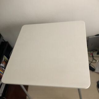 #無料　ダイニングテーブル70cm角