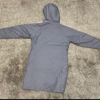 アディダス コートの画像