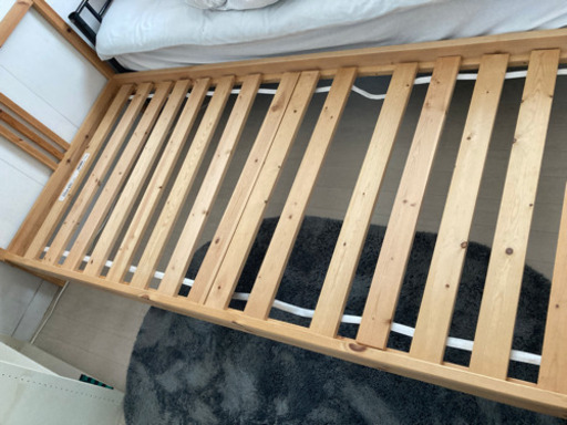 IKEA シングルベッド　フレームとマットレス