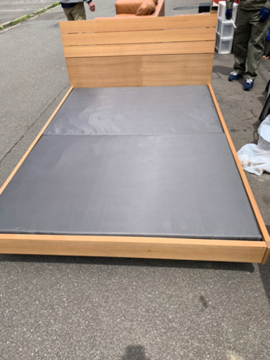 ダブルベッド　フレーム
