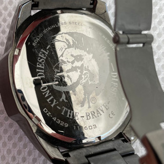 DIESELの腕時計と充電器