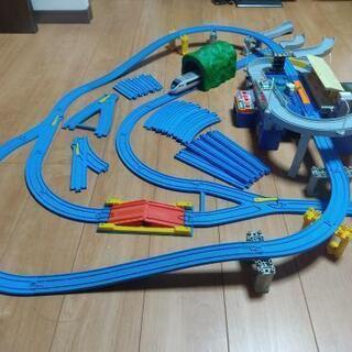 トミカ　プラレール　スーパーオートステーション