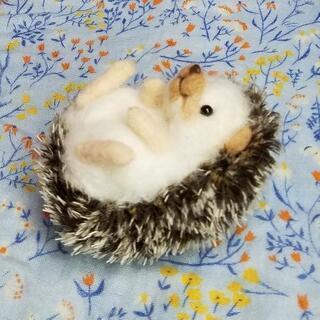 吉川雅子の公開講座　針毛の布地を使った羊毛フェルトのはりねずみの画像