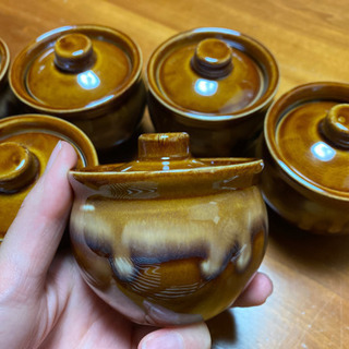 【値下げしました‼️】陶器の小さな壺（蓋付き、7個セット）の画像
