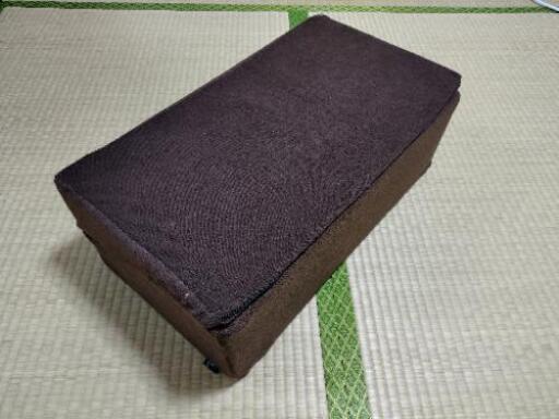 【ゴロ寝にも背もたれにも汎用性高し！】三角クッション