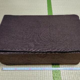 【ゴロ寝にも背もたれにも汎用性高し！】三角クッションの画像