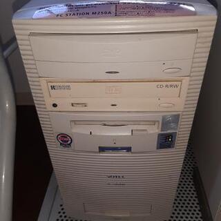 ★無料 パソコン机  ディスクトップ２台  ※明日夕方までの画像