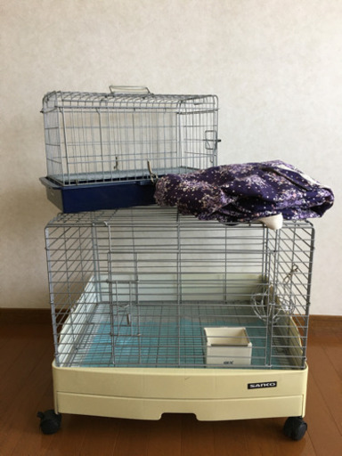 うさぎケージ(えさ箱、球チモシー入れ付き)、キャリー(カバー付き)