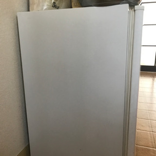 小さい冷蔵庫の画像