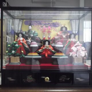 お雛様でケースに入っているものです。無料であげちゃいます！
