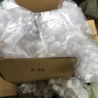 3番目の画像の物　ダンボール３箱分あります　緩衝材 梱包材 エア...