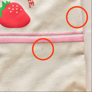 【ネット決済・配送】かわいい　ベージュ　ストロベリー　トートバッグ　スモール　ミディアムサイズ　便利　エコバッグ　ハンドバッグ　手提げ袋 Cute tote bag strawberry beige small medium size convenient ecobag handbagの画像