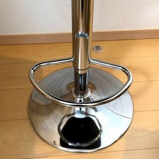 カウンターチェア　ソフトレザー生地　昇降　タンスのゲン　3か月利用の画像