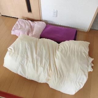毛布2枚、薄い羽毛布団